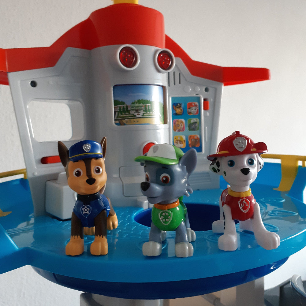 Spielzeugautoset mit Rutsche und Aussichtsturm