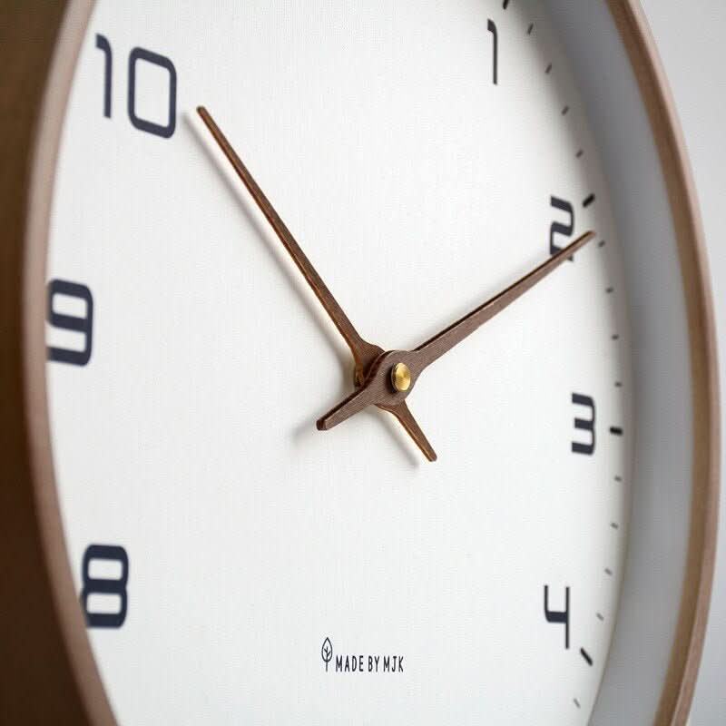 NordicTime Holz Wanduhr – Ruhiges skandinavisches Design für friedliche Wohnräume