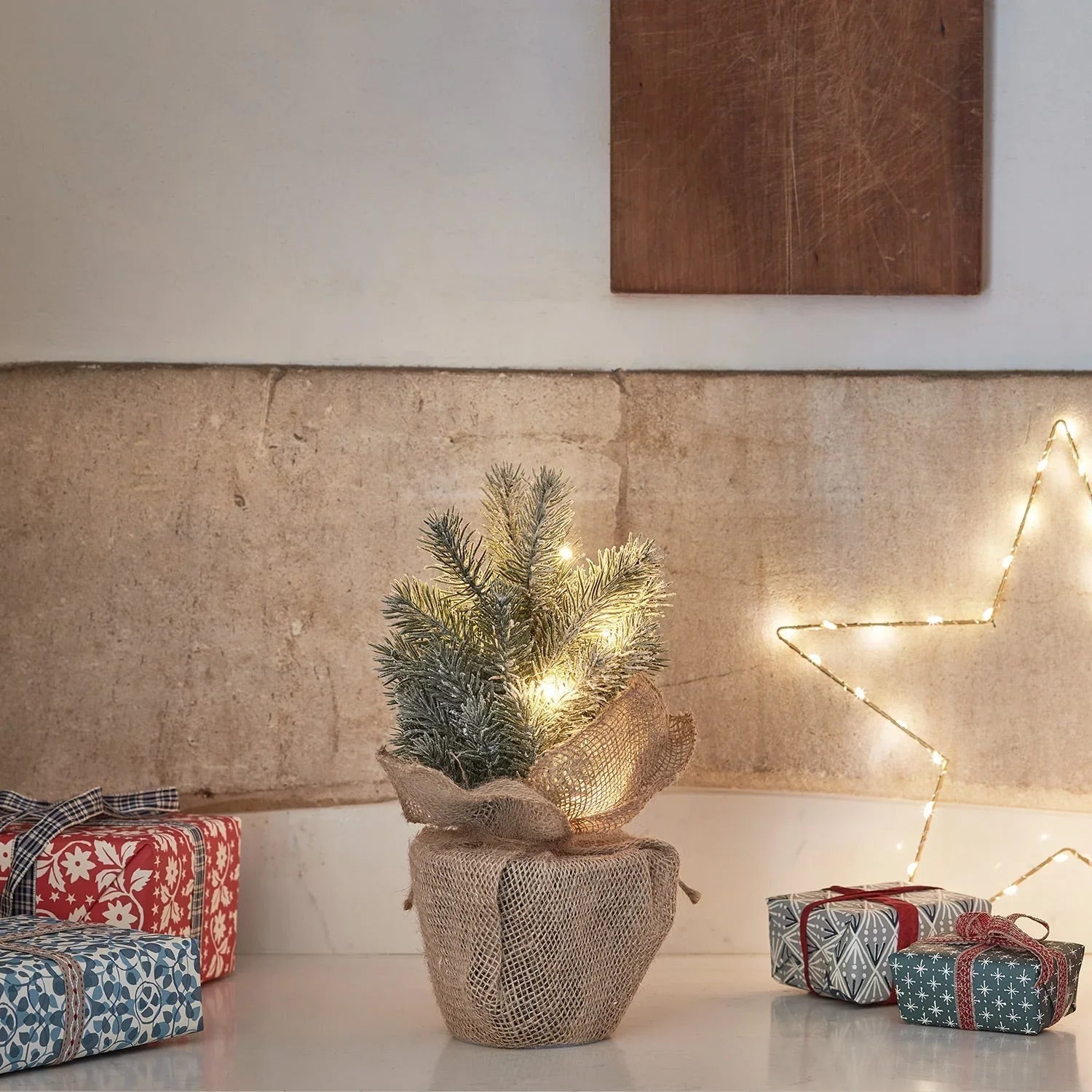Mini Frosted Weihnachtsbaum - LED-Lichter - Tischdekoration