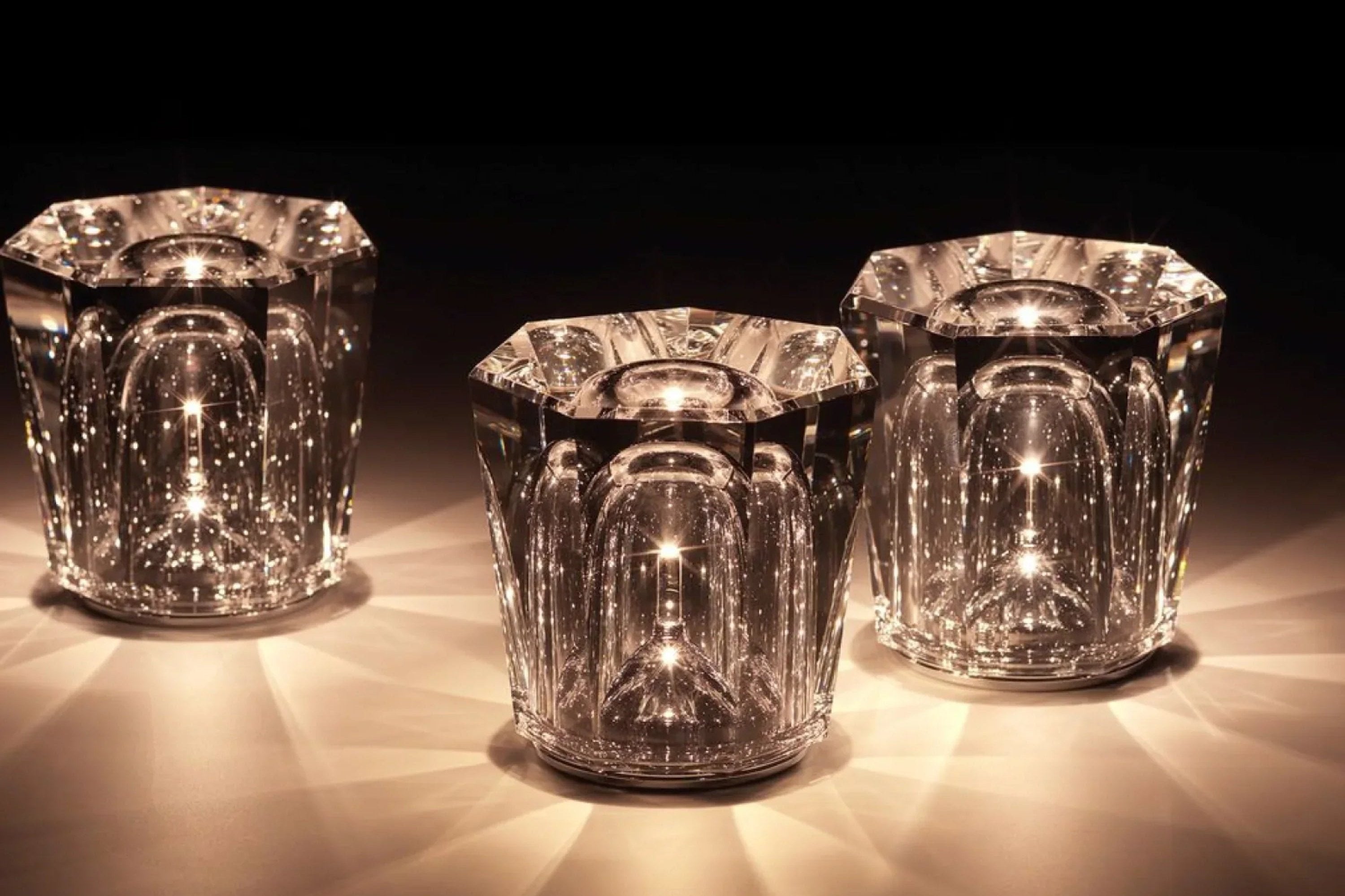 Kristall Tischlampe VÉLORIA | Diamant-Look & 360° Lichtspiel | Kabellos & USB wiederaufladbar | Bis zu 12 Stunden Lichtdauer